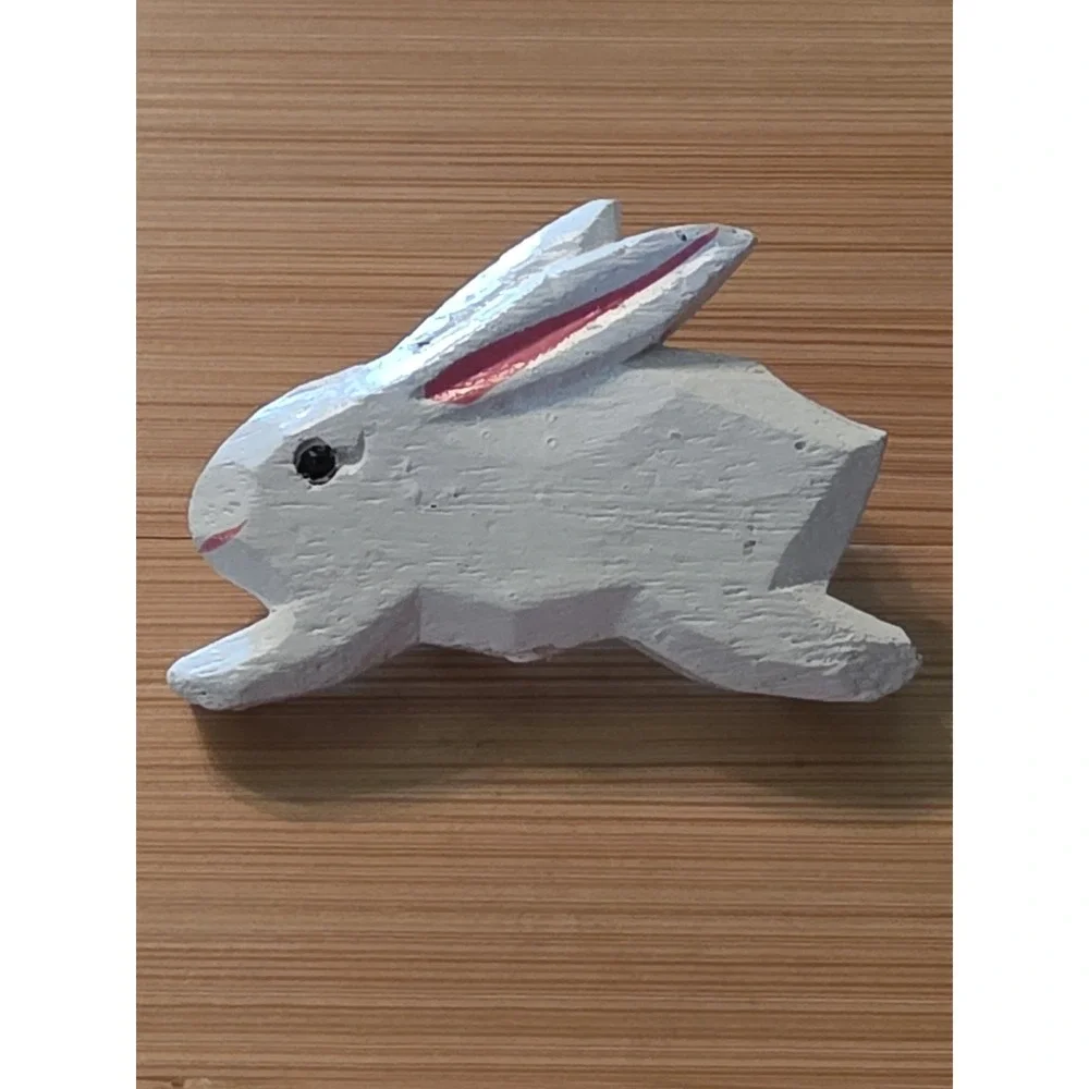 Vintage Hand Carved Easter Bunny Brooch/pin